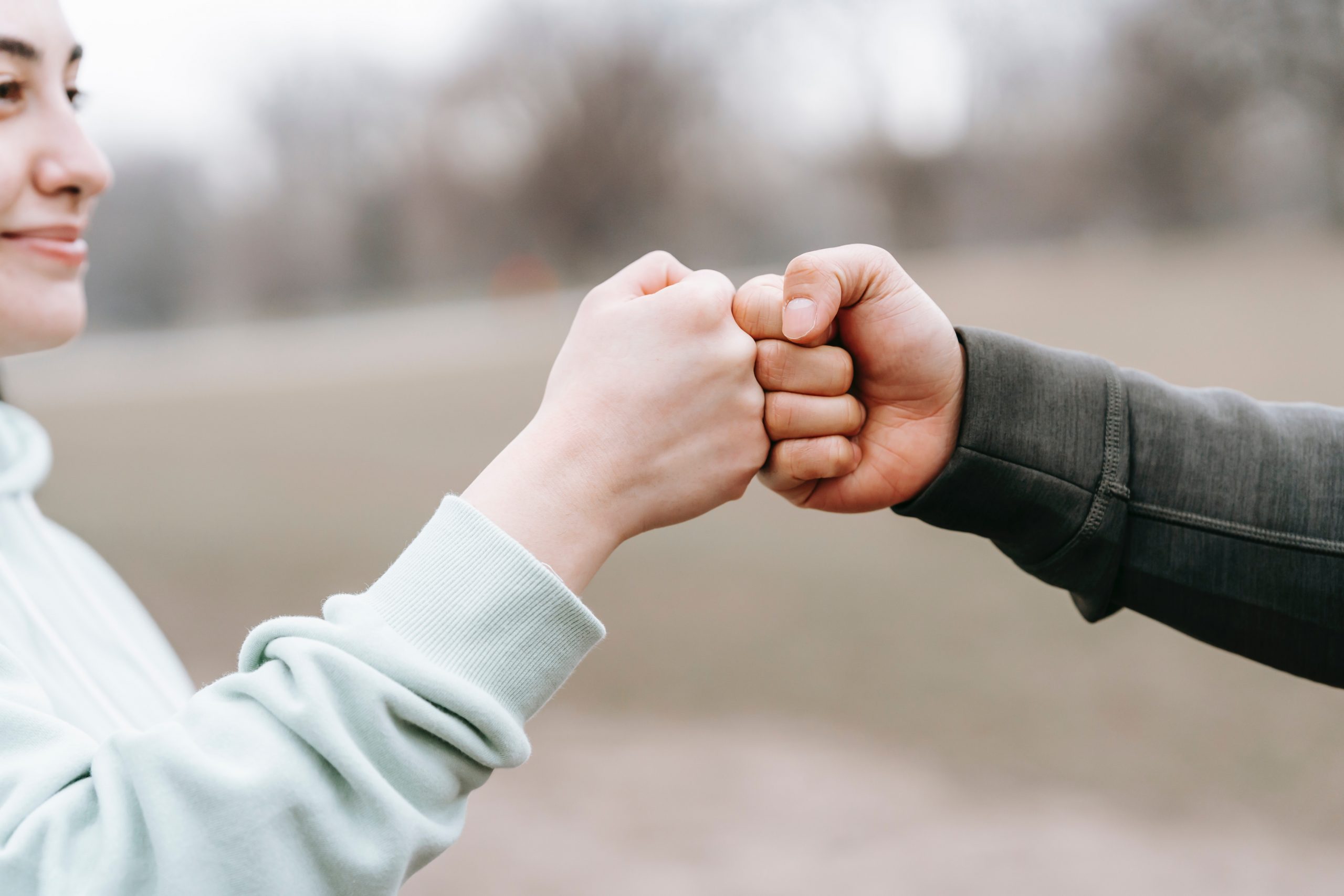 Consejos para establecer límites y acuerdos saludables en relaciones no normativas: una guía para fortalecer la comunicación y la intimidad.