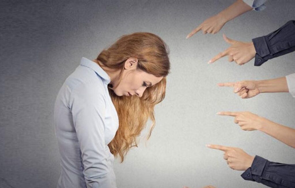 miedo a ser juzgado en público trastorno de ansiedad social
