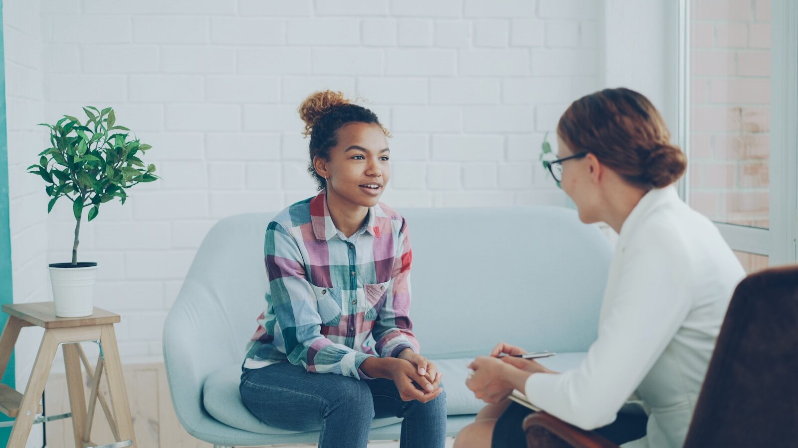 Sesión de terapia cognitivo-conductual para el tratamiento de trastornos de ansiedad en Valencia